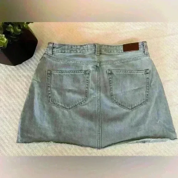Hollister Two Toned Denim Cutoff Zipper Skirt Size 11 - Picture 2 of 4